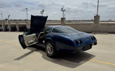 Chevrolet-corvette-1979-blue-2