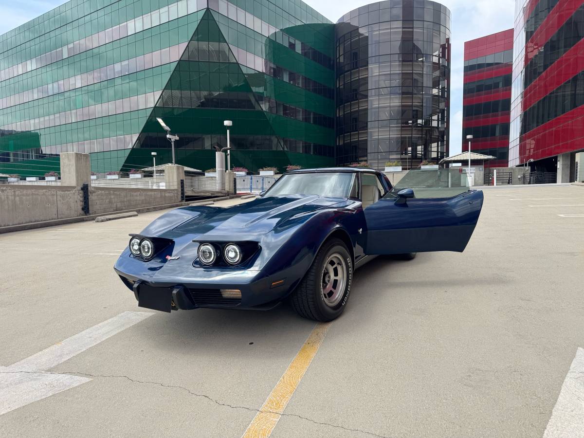 Chevrolet-corvette-1979-blue-9