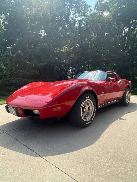 Chevrolet-corvette-1979-red-1