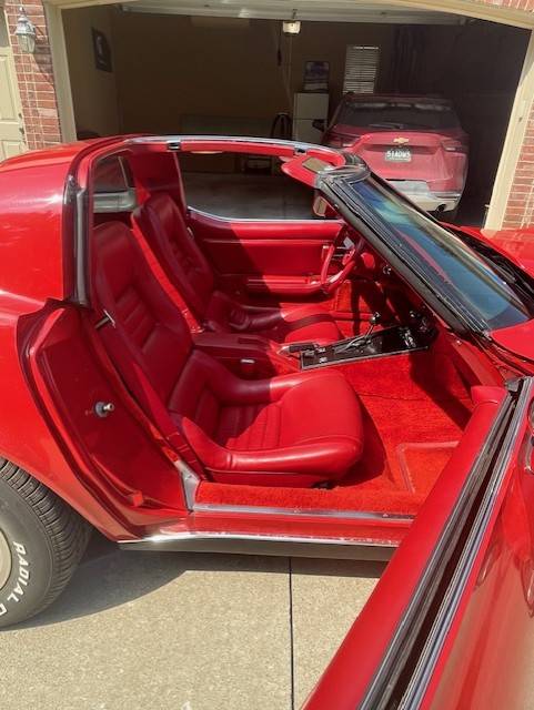 Chevrolet-corvette-1979-red-11