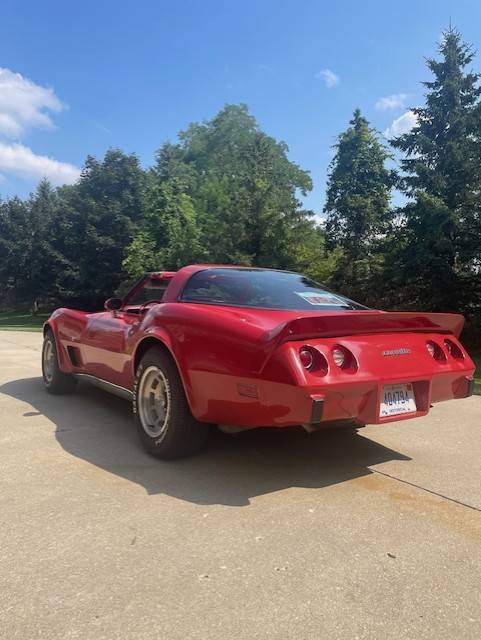 Chevrolet-corvette-1979-red-3