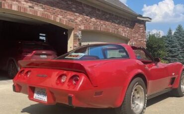 Chevrolet-corvette-1979-red-4