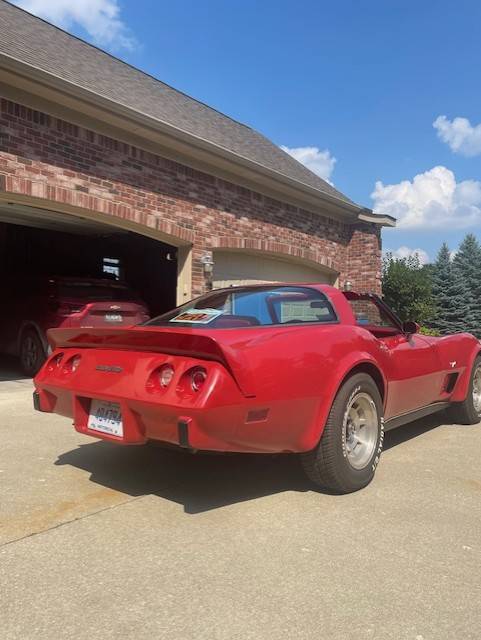 Chevrolet-corvette-1979-red-4
