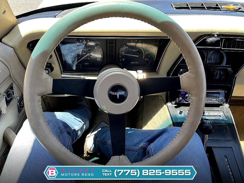 Chevrolet-corvette-1980-230