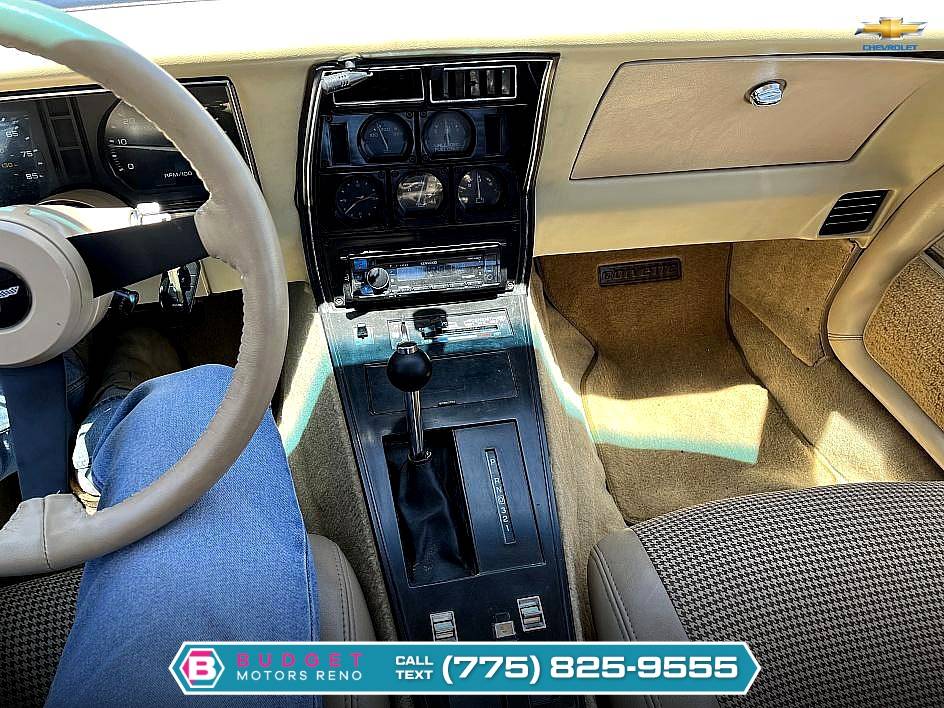 Chevrolet-corvette-1980-232