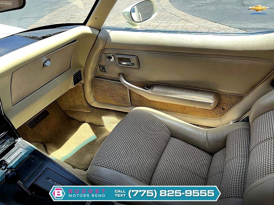 Chevrolet-corvette-1980-235