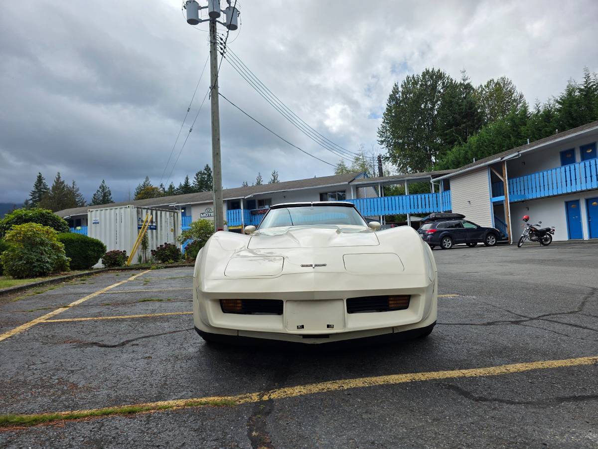 Chevrolet-corvette-1980-white