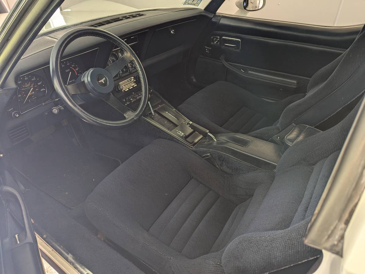 Chevrolet-corvette-1981-5