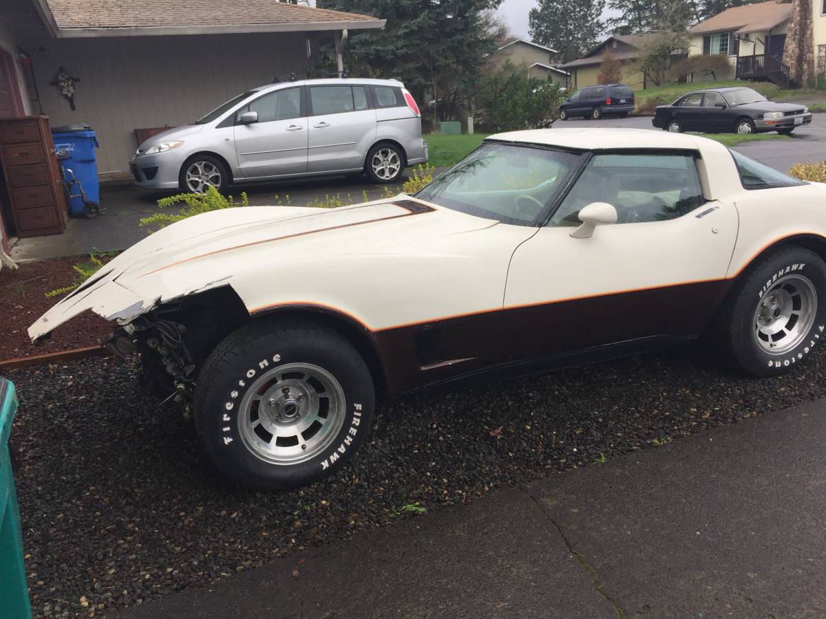 Chevrolet-corvette-1981-custom-5