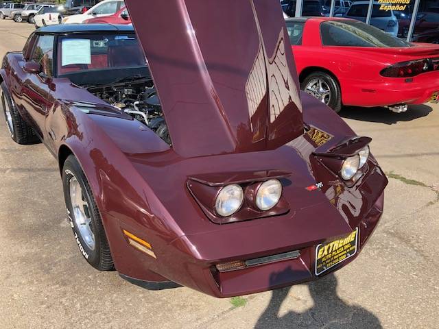 Chevrolet-corvette-1982-custom-17