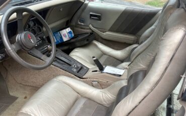 Chevrolet-corvette-1982-grey-3