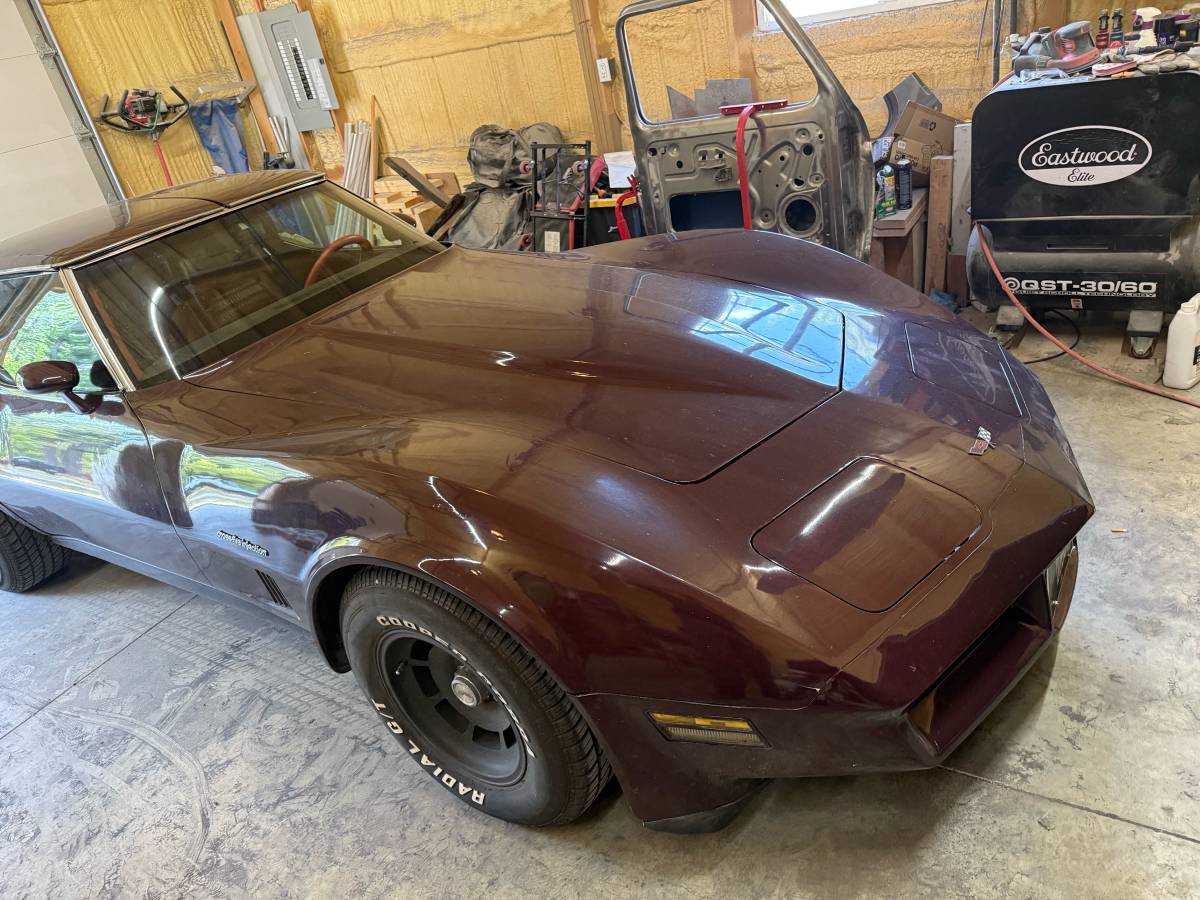 Chevrolet-corvette-1982-red-4