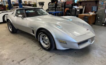 Chevrolet-corvette-1982-silver-1