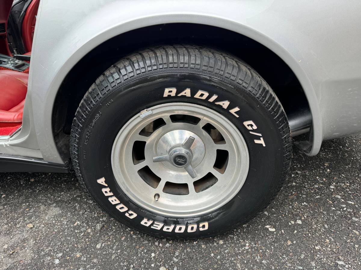 Chevrolet-corvette-1982-silver-11