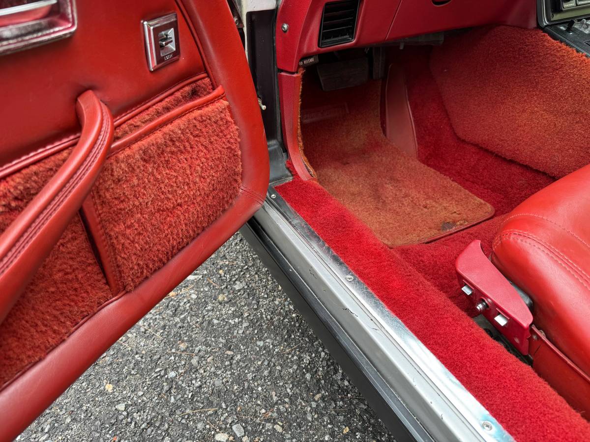 Chevrolet-corvette-1982-silver-15