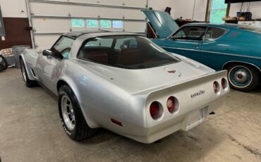 Chevrolet-corvette-1982-silver-2