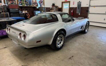 Chevrolet-corvette-1982-silver-3