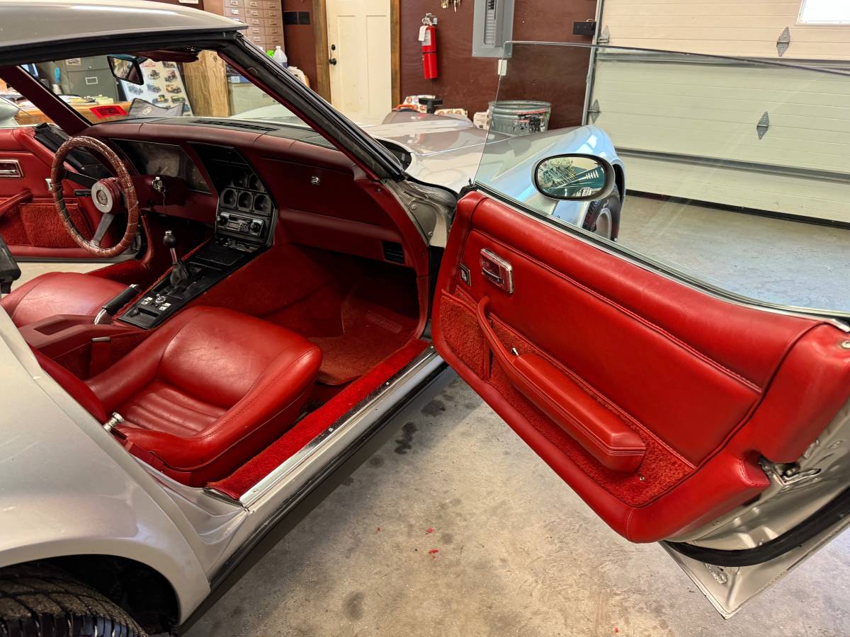 Chevrolet-corvette-1982-silver-5