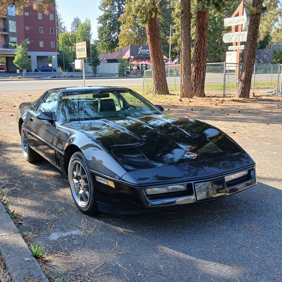Chevrolet-corvette-1985-black-1