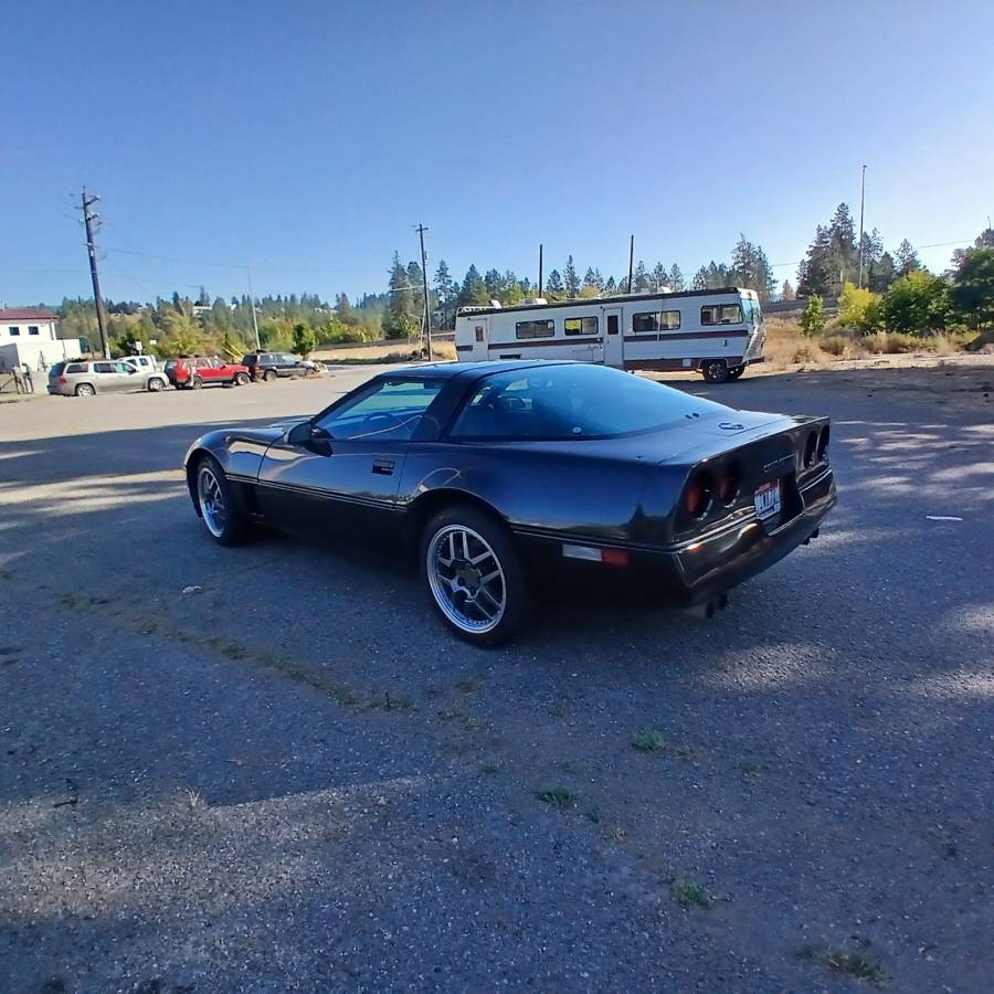 Chevrolet-corvette-1985-black-2