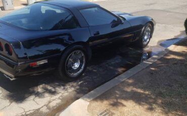 Chevrolet-corvette-1985-black-2