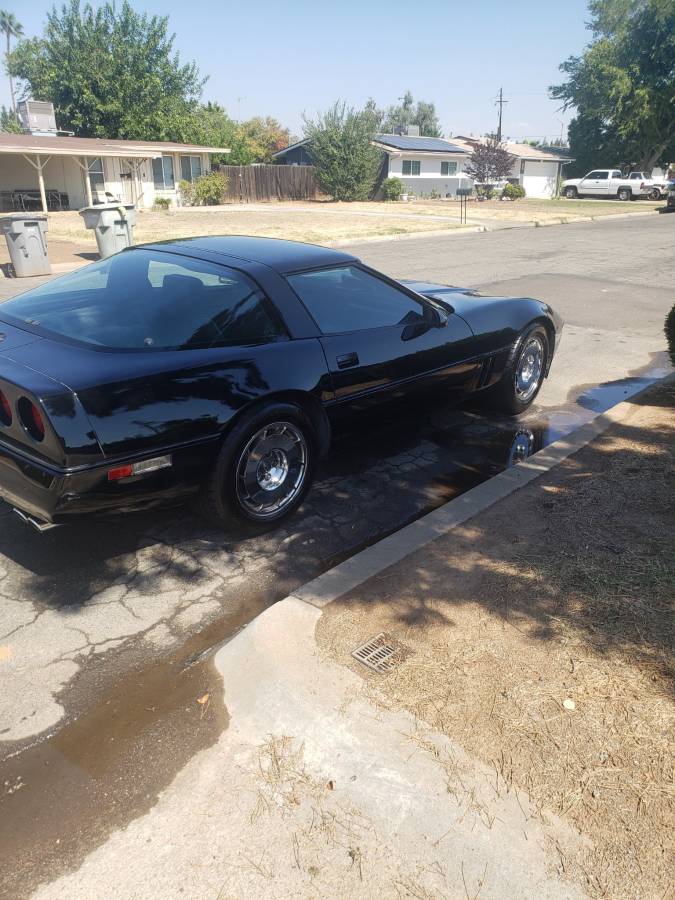 Chevrolet-corvette-1985-black-2