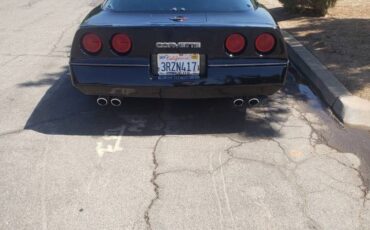 Chevrolet-corvette-1985-black-3