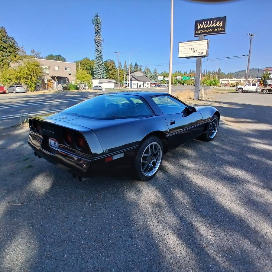 Chevrolet-corvette-1985-black-4