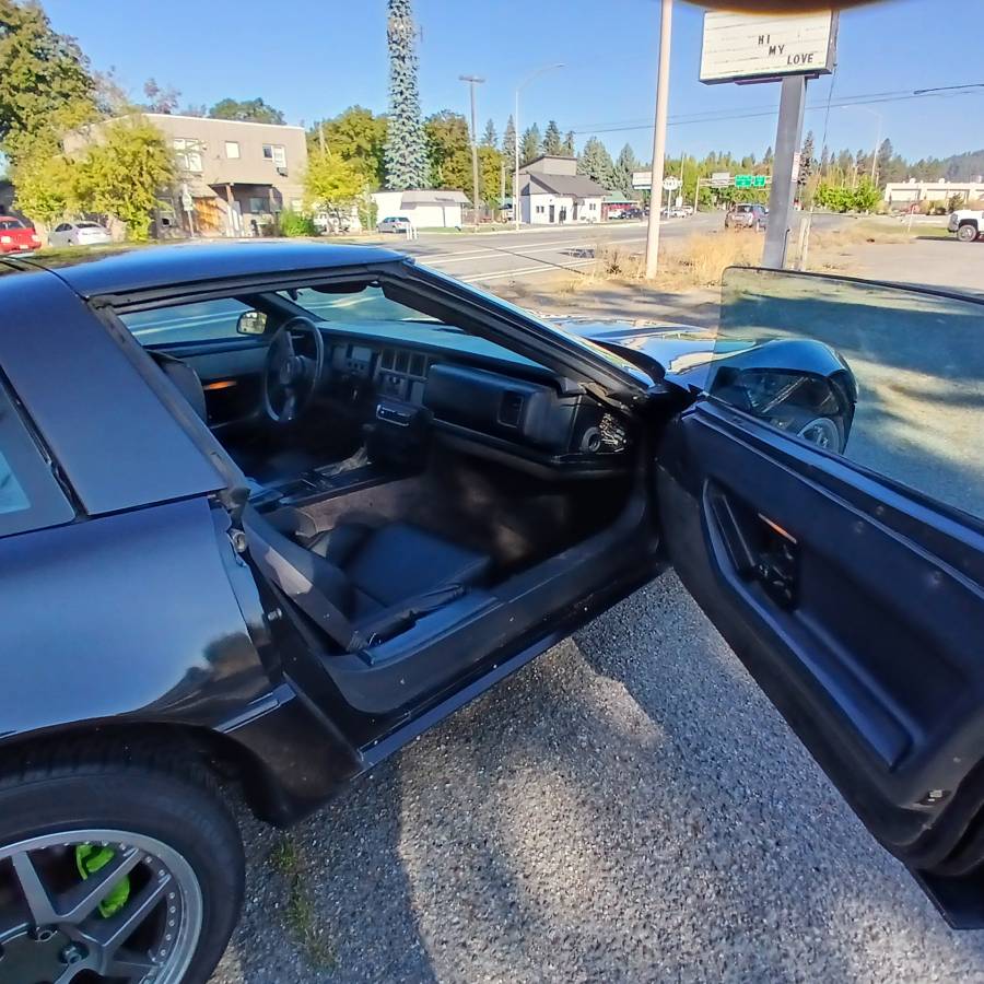 Chevrolet-corvette-1985-black-5