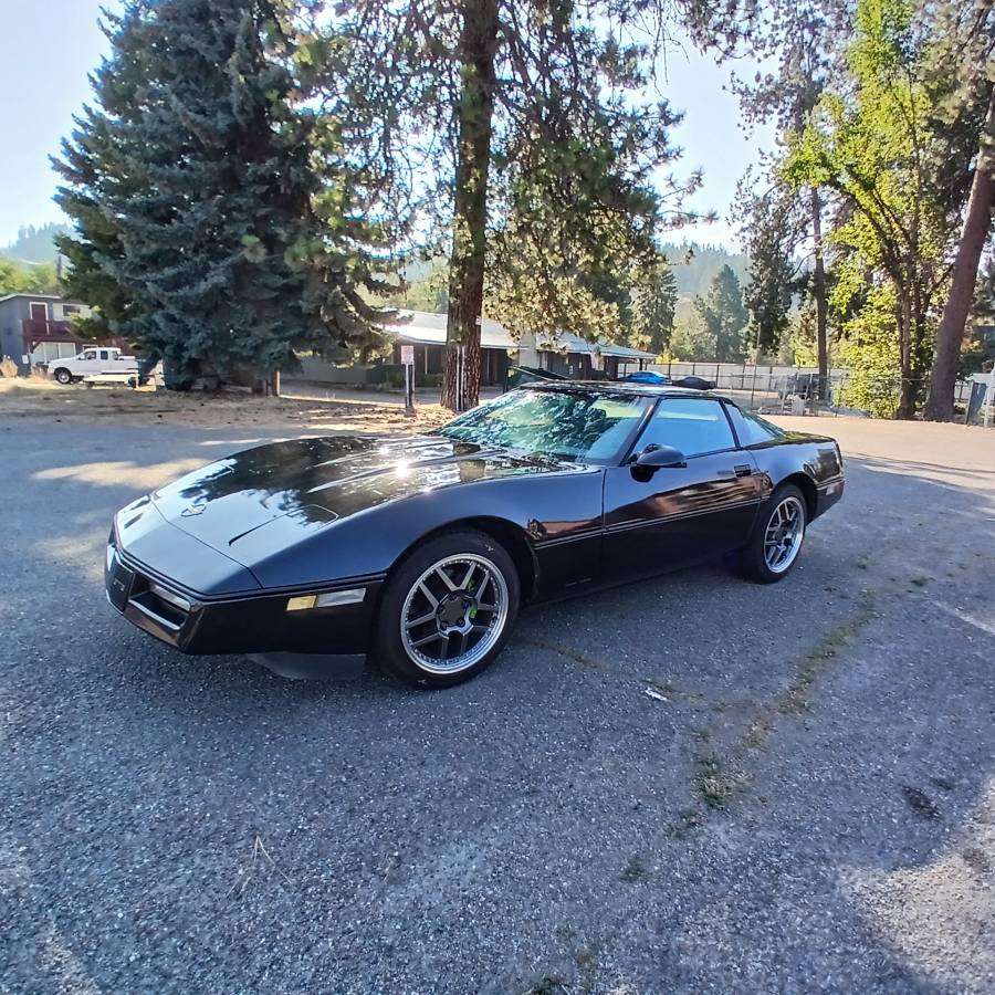 Chevrolet-corvette-1985-black