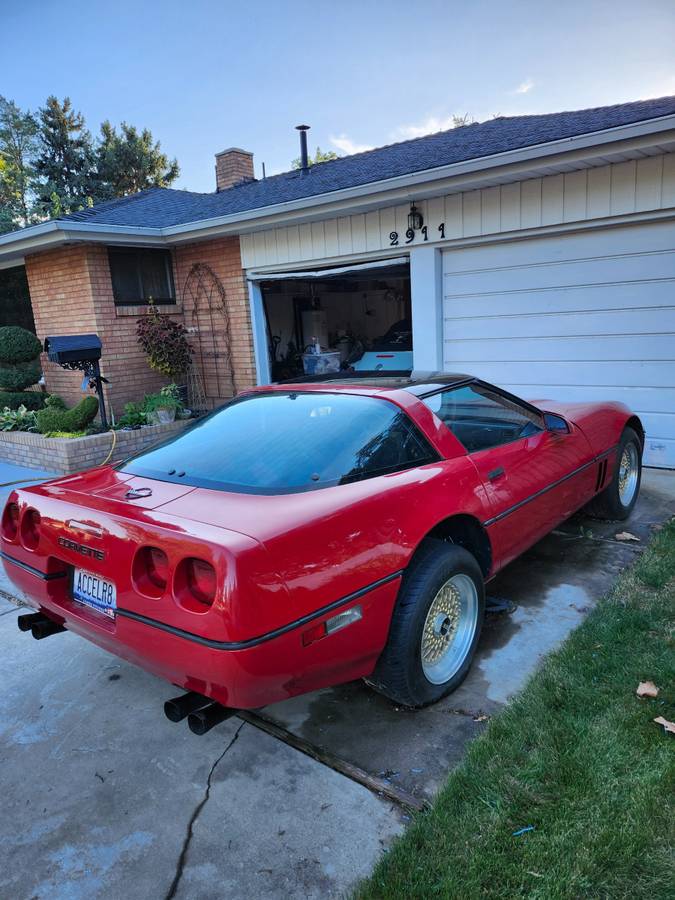 Chevrolet-corvette-1985-red-1