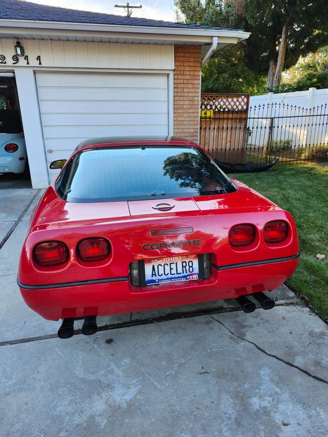 Chevrolet-corvette-1985-red-2