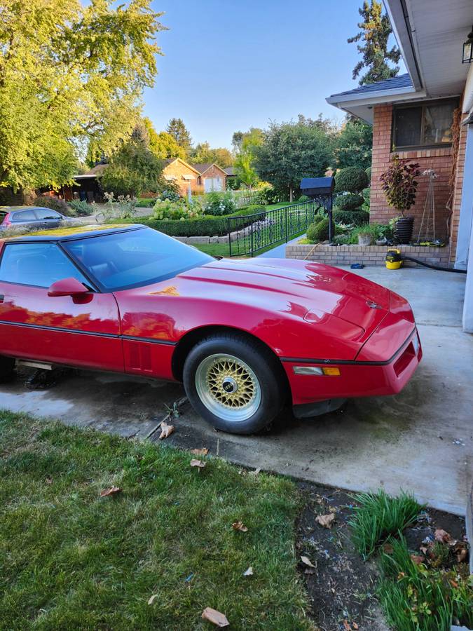 Chevrolet-corvette-1985-red-3