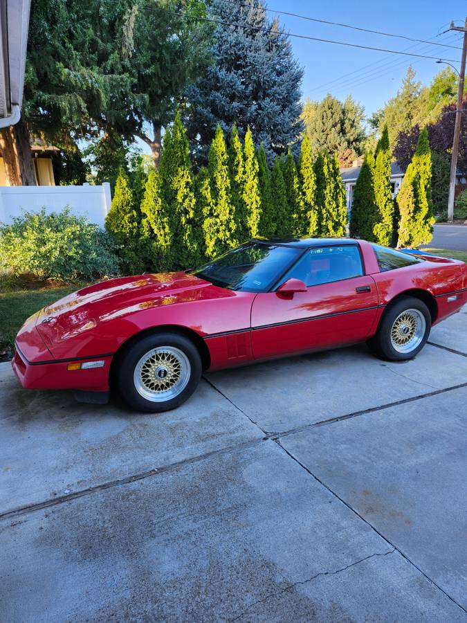 Chevrolet-corvette-1985-red-8