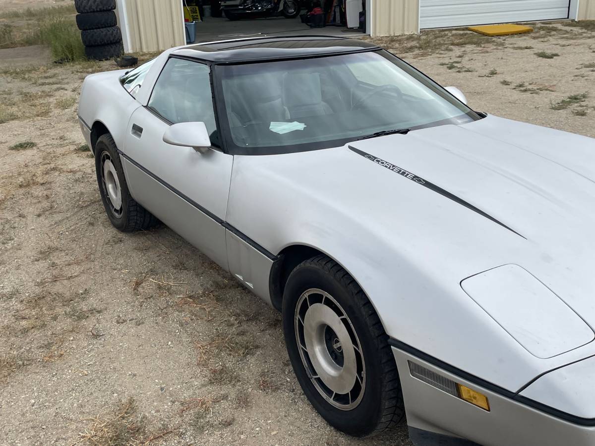 Chevrolet-corvette-1985-silver