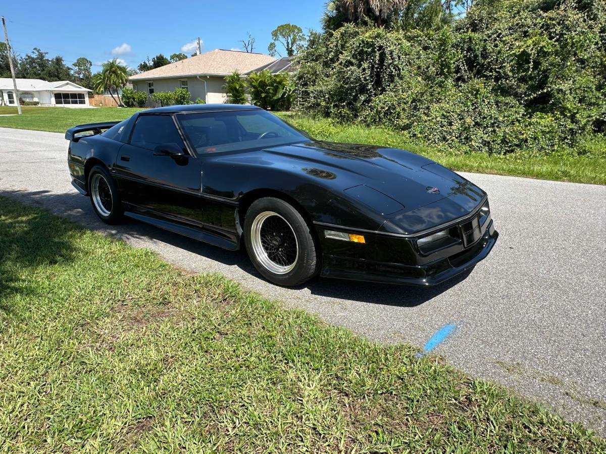 Chevrolet-corvette-1986-black-1