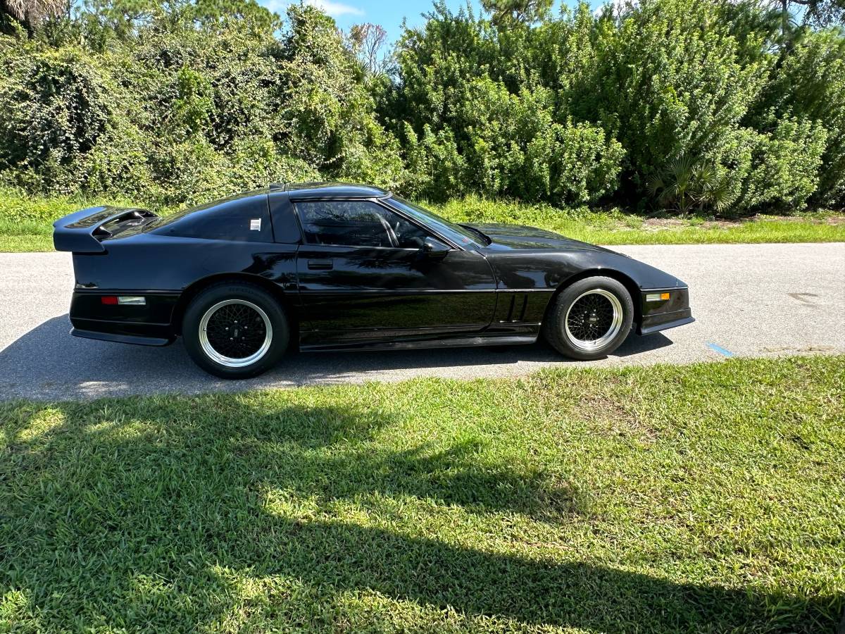 Chevrolet-corvette-1986-black-2
