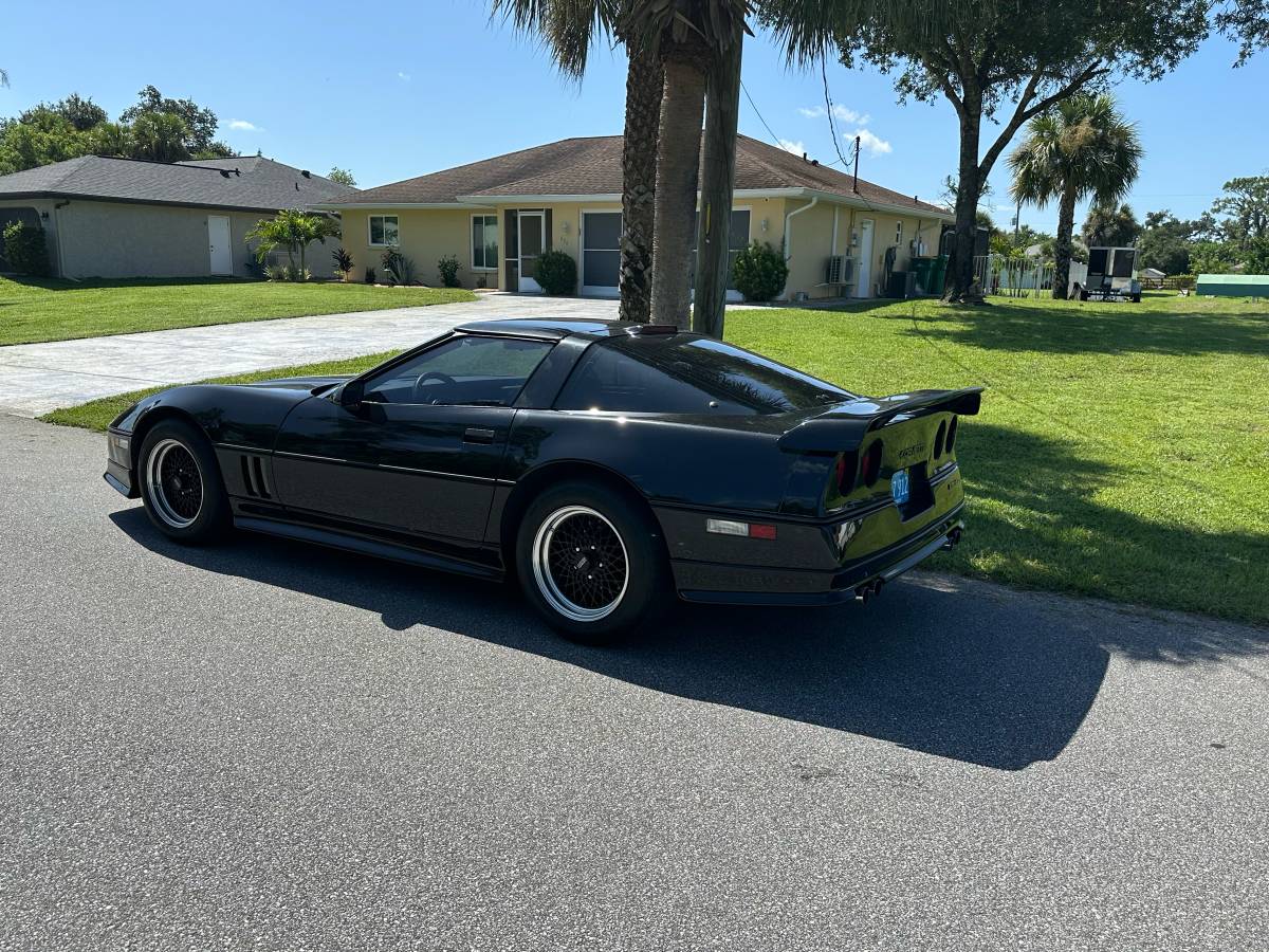 Chevrolet-corvette-1986-black-3
