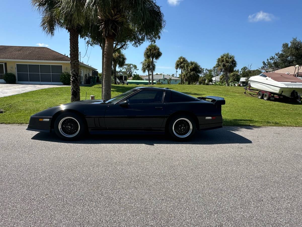 Chevrolet-corvette-1986-black-4
