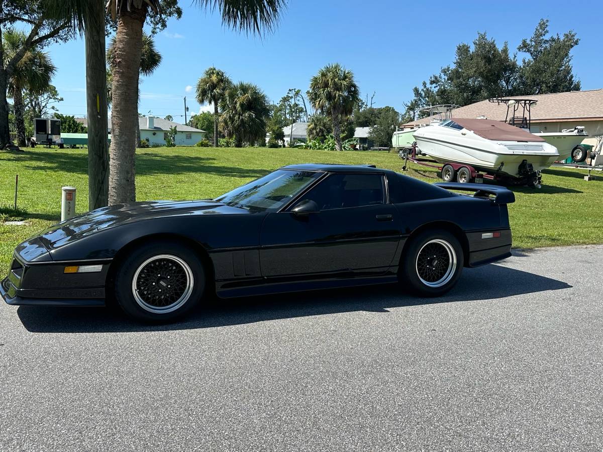 Chevrolet-corvette-1986-black-5