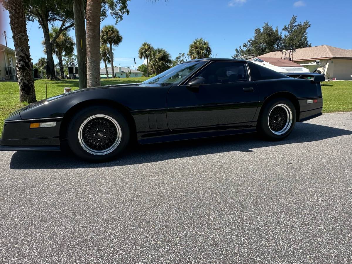 Chevrolet-corvette-1986-black-7