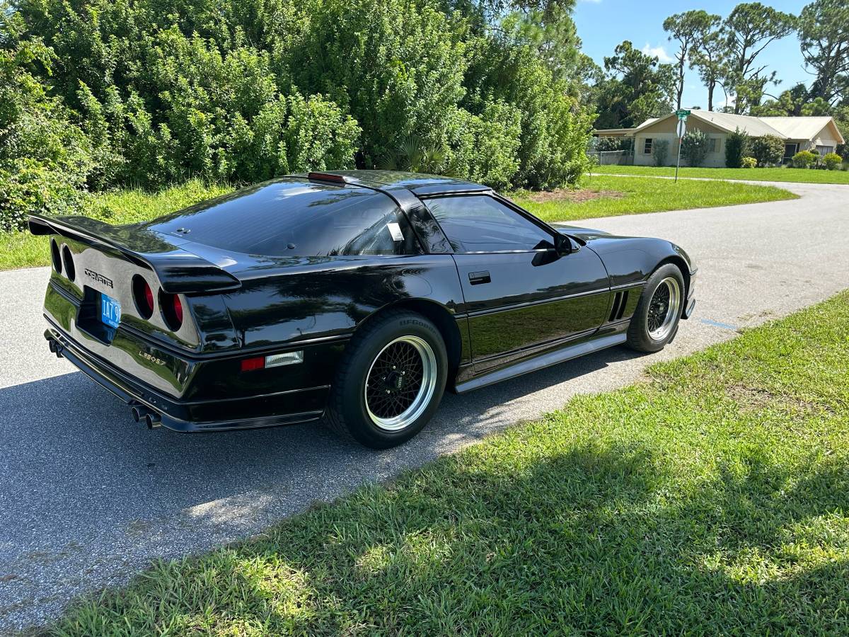 Chevrolet-corvette-1986-black-9