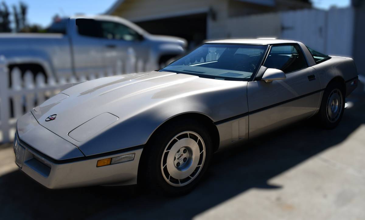 Chevrolet-corvette-1986-brown-1
