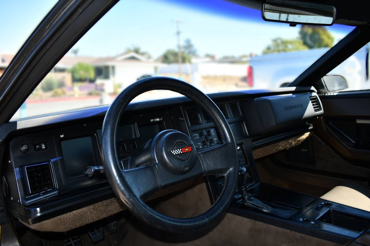 Chevrolet-corvette-1986-brown-10