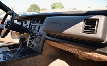 Chevrolet-corvette-1986-brown-11