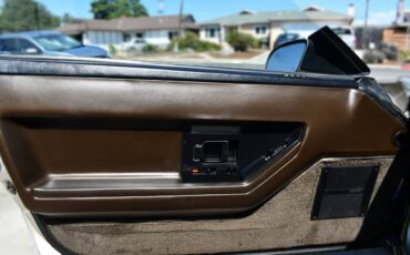 Chevrolet-corvette-1986-brown-12