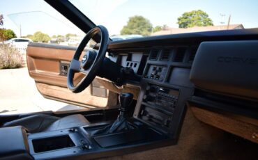 Chevrolet-corvette-1986-brown-13