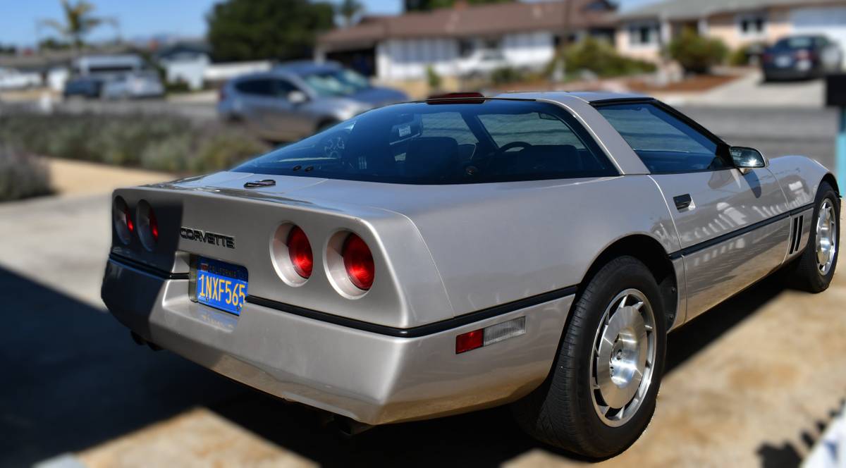Chevrolet-corvette-1986-brown-2