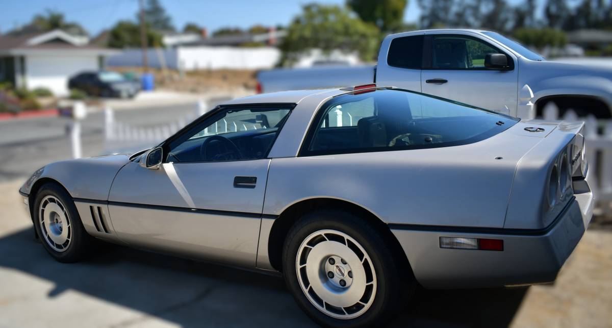 Chevrolet-corvette-1986-brown-3