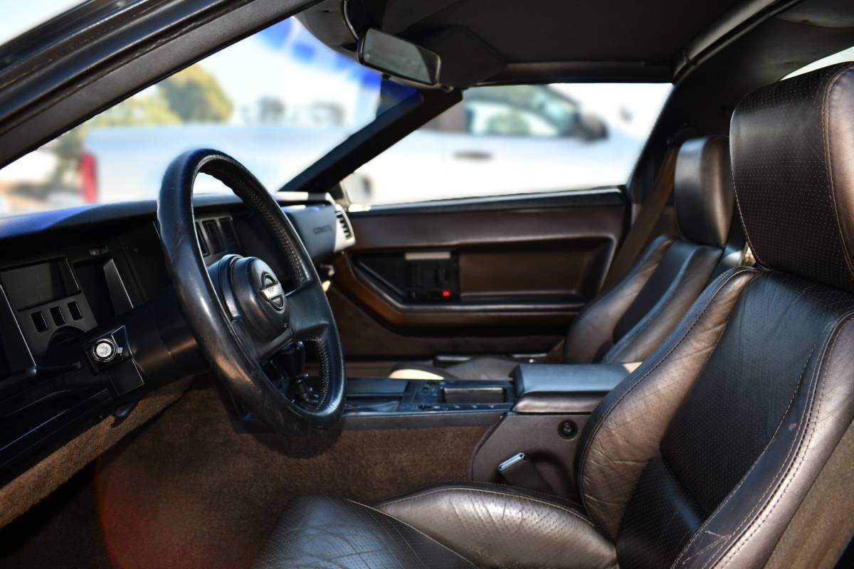 Chevrolet-corvette-1986-brown-9